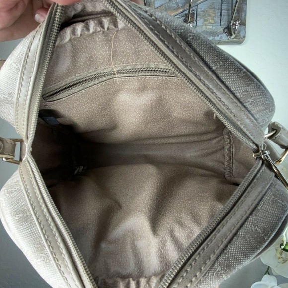 Vintage Carryland Crossbody Bag - Picture 9 of 9